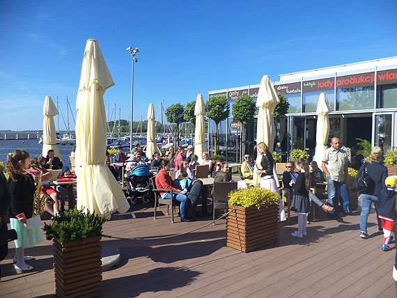 Uczniowie kamieskiej szkoy muzycznej wystpili na marinie. To wszystko z okazji Dnia Dziecka