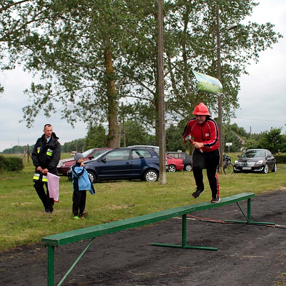 Powiatowe zawody sportowo-pożarnicze w Świerznie