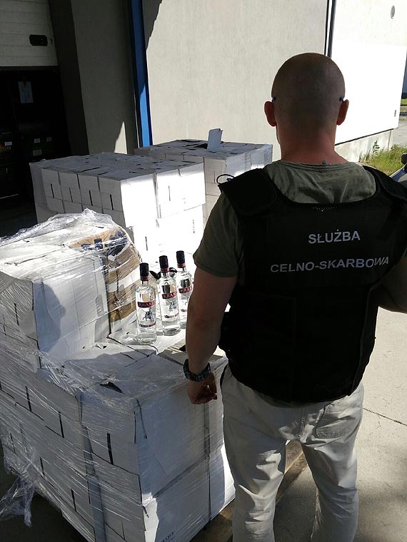 Rozbita zorganizowana grupa przestpcza handlujca narkotykami i nielegalnym alkoholem