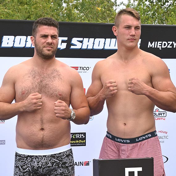Ceremonia waenia przed gal  Seaside Boxing Show w Midzyzdrojach! Zawodnicy spojrzeli sobie gboko w oczy
