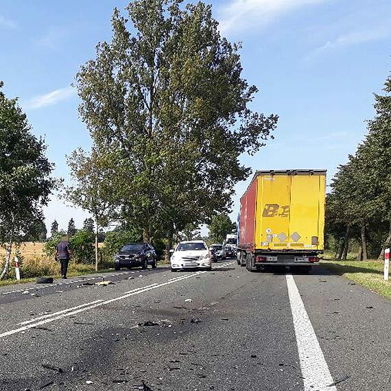 Kierowca osobwki uderzy w ciarwk! Mczyzna trafi do szpitala