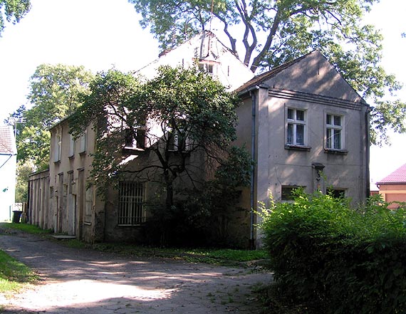 Jeden z budynk�w kamie�skiego uzdrowiska idzie pod m�otek