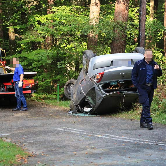 Renault dachowało na 102. Kierująca jechała zbyt szybko!