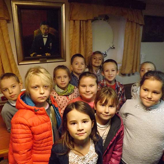 Pasowanie uczniów z PSP Troszyn na okręcie ORP Kontradmirał Xawery Czernicki