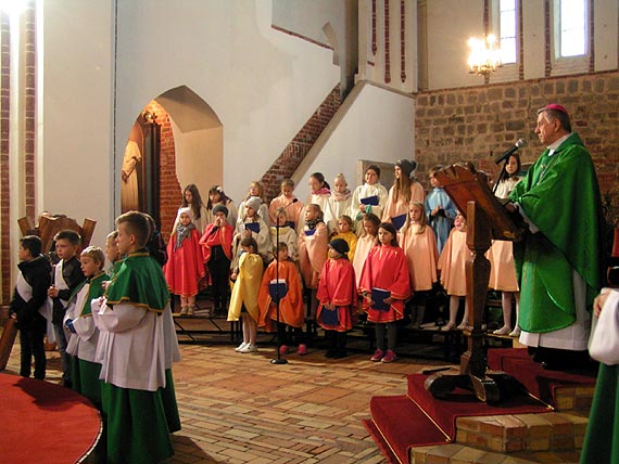 Abp Andrzej Dziga konsekruje dzwon „Maria” w katedrze kamieskiej. Zobacz film!