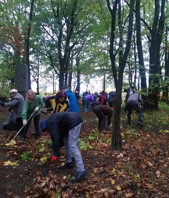 Grabowo - porzdkowanie poniemieckiego cmentarza