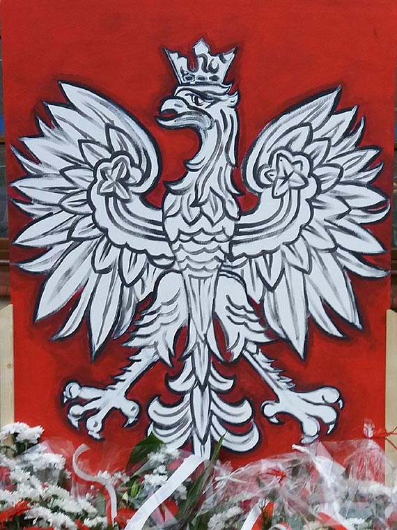Wadze w kamieskim Ratuszu na bakier z ustaw o godle, barwach i hymnie Rzeczypospolitej Polskiej oraz o pieczciach pastwowych. Przeczytaj wyjanienia sekretarz gminy Kamie Pomorski