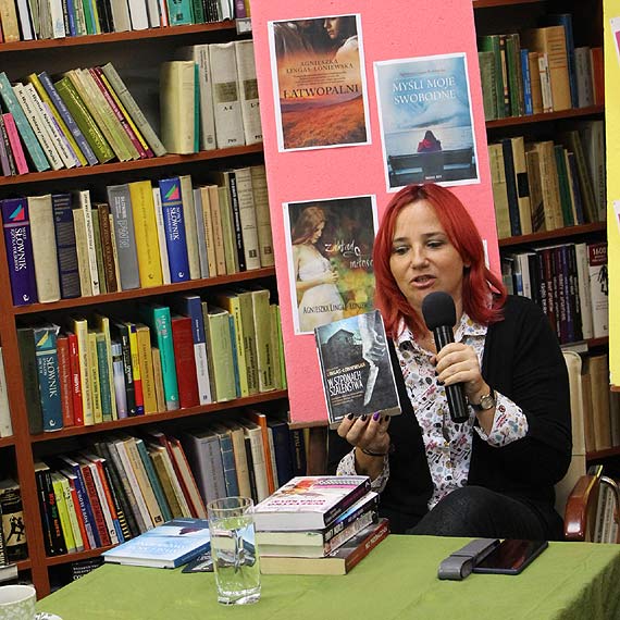 „Książka powinna wywoływać u czytelnika obrażenia” – czyli spotkanie z Agnieszką Lingas-Łoniewską