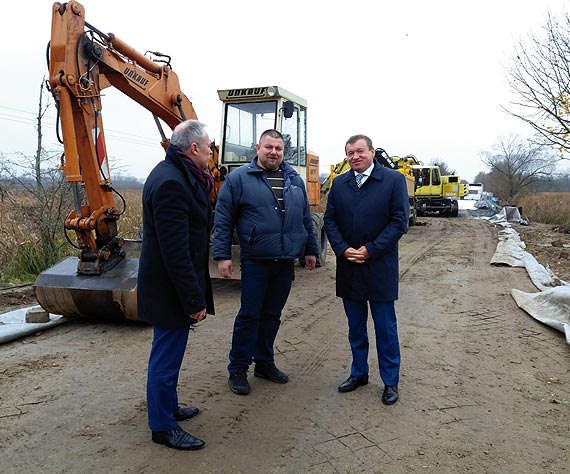 Jarosaw Rzepa na przebudowie drogi powiatowej Kamie Pomorski – Recaw
