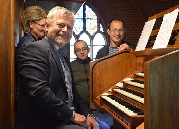 Uczą się i poznają tajniki pracy organisty