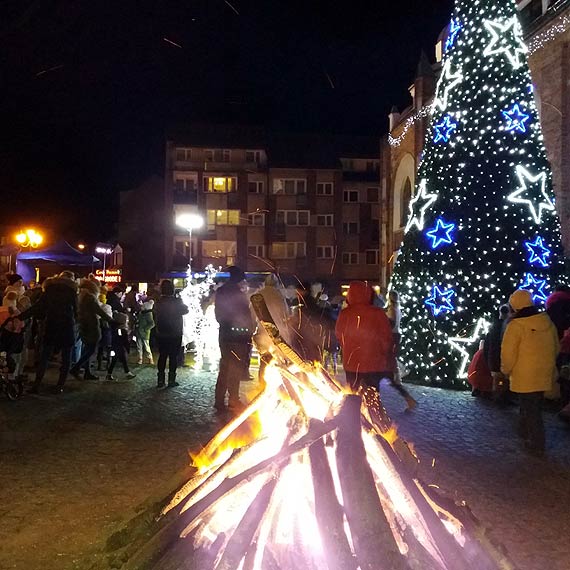 Mikołajki przed kamieńskim Ratuszem