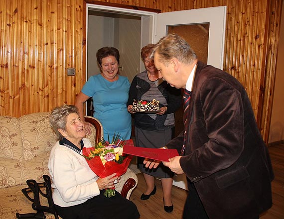 yczenia dla Jubilatki -  Pani Cecylii Choroszkieiwcz z Kodrbka