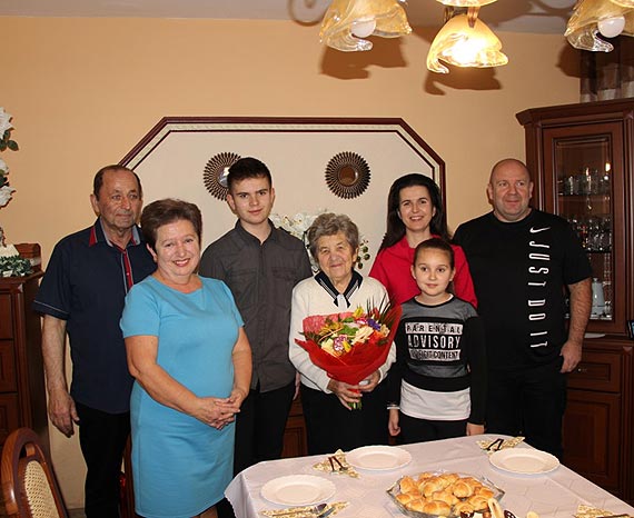 yczenia dla Jubilatki -  Pani Cecylii Choroszkieiwcz z Kodrbka