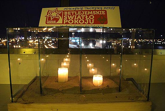 Betlejemskie wiato Pokoju „W Tobie jest wiato” w winoujciu. Nasi harcerze rozdaj wiato na terenie Midzyzdrojw, Wolina, Dziwnowa i Golczewa
