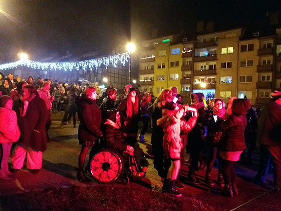 Mieszkacy Kamienia Pomorskiego witali Nowy Rok razem ze swoim Burmistrzem. Zobacz film!