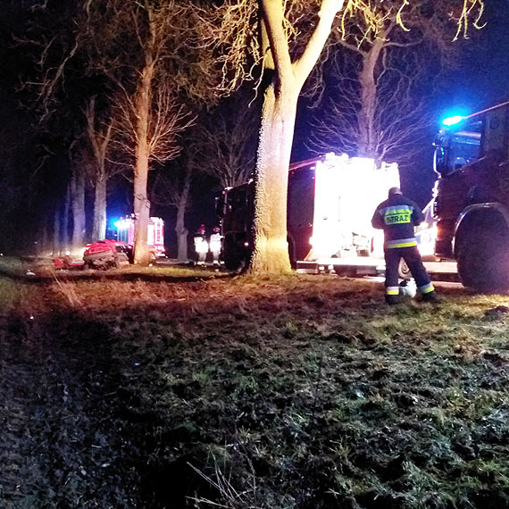 Z ostatniej chwili: Jak wynika z informacji kamieńskiej Policji, nie żyje 16-letnia pasażerka opla