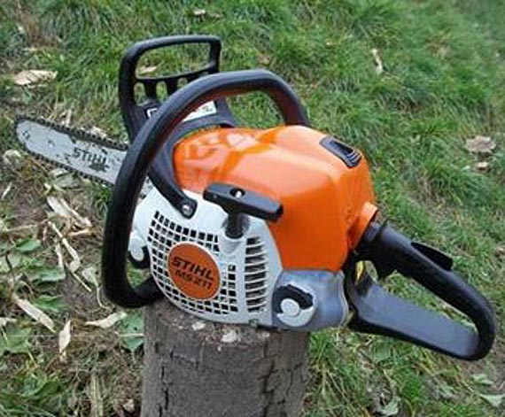 Skradziono pi�y spalinowe, s� potrzebne do pracy w�a�cicielowi