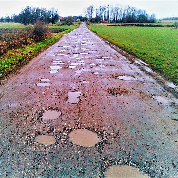 Droga ��cz�ca Wiejkowo i Koniewo b�dzie remontowana