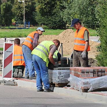 Ukadaj nowy chodnik w Stuchowie