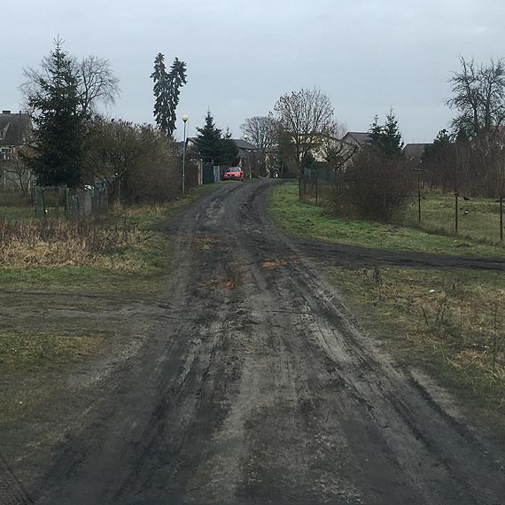 Drogi lepsze i drogi gorsze... Czy ta, przy domu burmistrza jest waniejsza?
