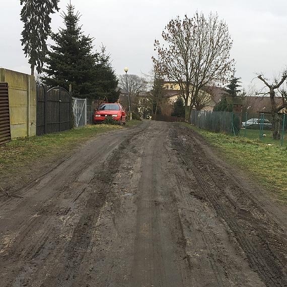 Drogi lepsze i drogi gorsze... Czy ta, przy domu burmistrza jest waniejsza?