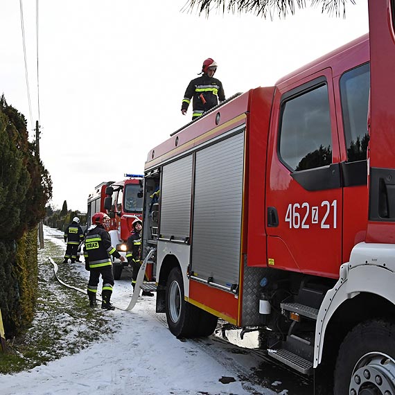 Poar dziakowej altany. Przyjechay dwa wozy straackie
