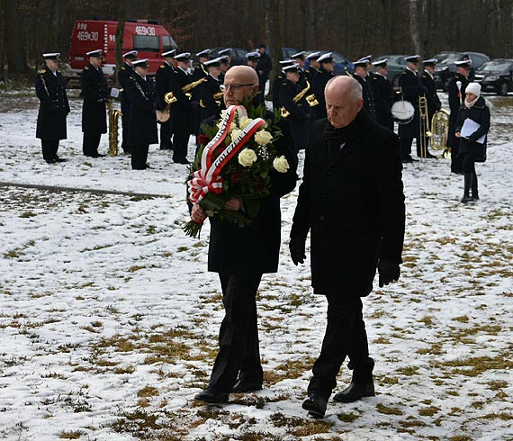 Uroczystoci rocznicowe na Cmentarzu w Sosnowicach z udziaem wojska