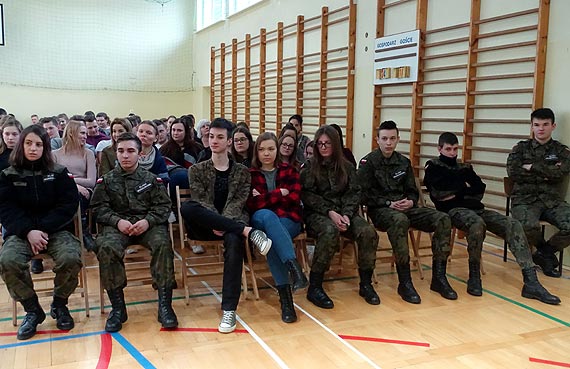 O wojskach specjalnych w szkołach z klasami mundurowymi w powiecie kamieńskim