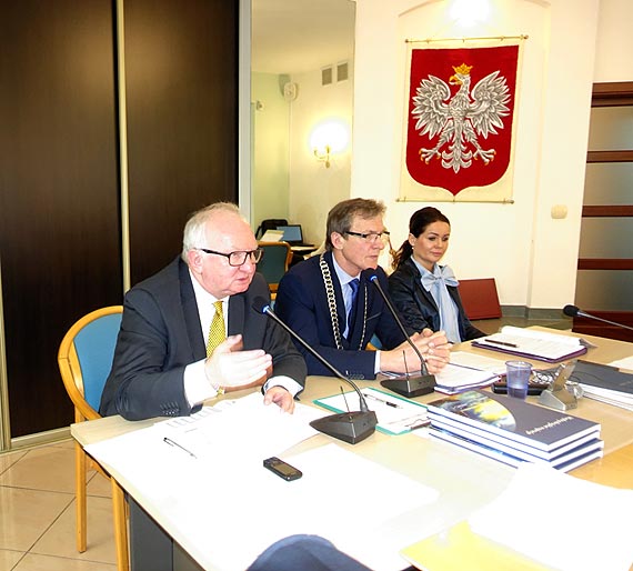 Ostre starcie radny kontra burmistrz na sesji w Midzyzdrojach