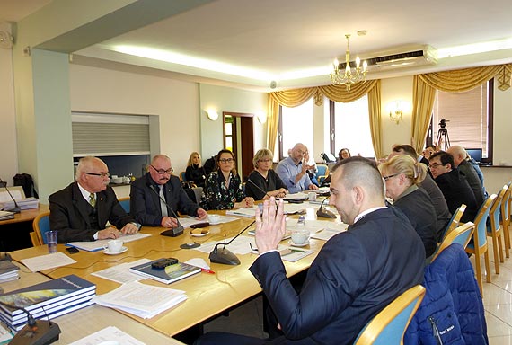 Ostre starcie radny kontra burmistrz na sesji w Midzyzdrojach