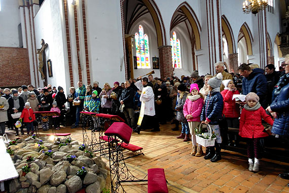 wicenie pokarmw wielkanocnych w Katedrze Archidiecezji Szczecisko-Kamieskiej w Kamieniu Pomorskim 