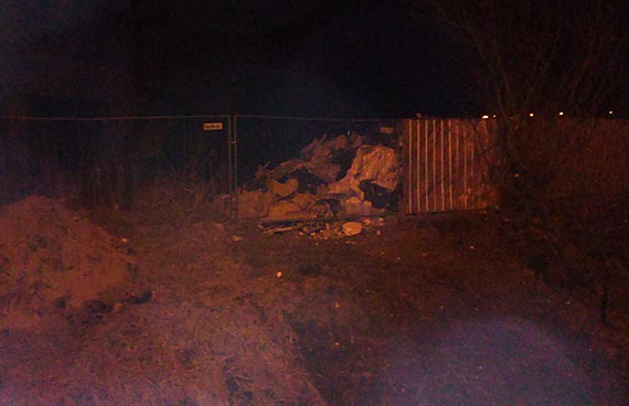 Czytelnik: mieci z budowy w Midzyzdrojach s rzucane w kt