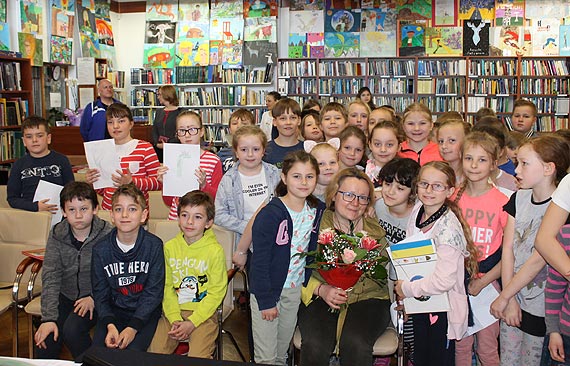 „Niesamowite przygody dziesięciu Skarpetek”, czyli Justyna Bednarek międzyzdrojskiej bibliotece