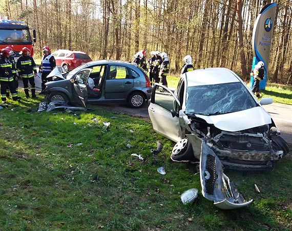 Zderzenie samochodw osobowych na drodze wojewdzkiej 103