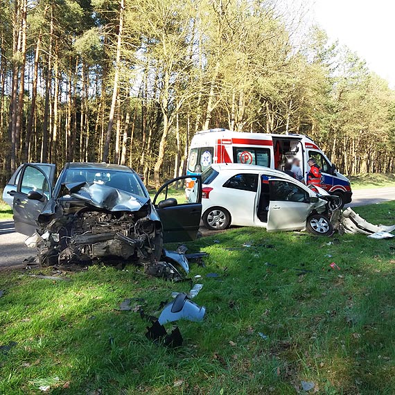 Zderzenie samochodw osobowych na drodze wojewdzkiej 103