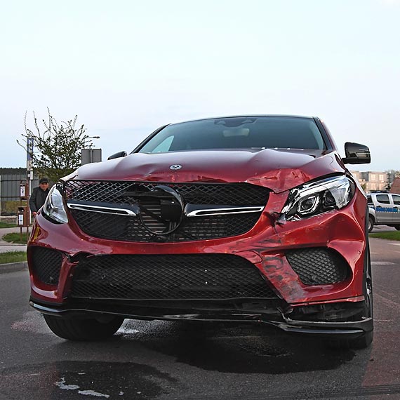 W Międzyzdrojach zderzyły sie dwa mercedesy