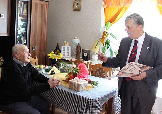  Dostojny jubileusz 98. urodzin pana Witolda Minkiewicza z Troszyna