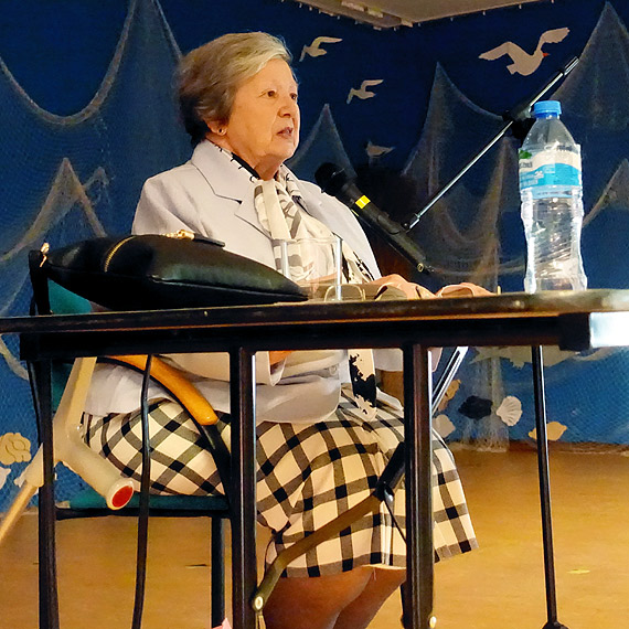 Pani profesor Komian spotkaa si z uczniami dziwnowskich szk