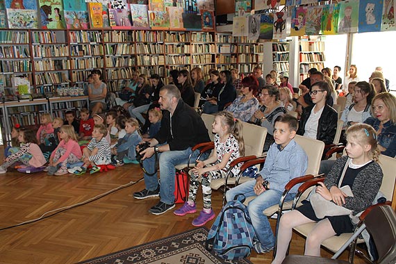 Laureaci konkursu plastycznego "Wejdź w świat fantastyki"