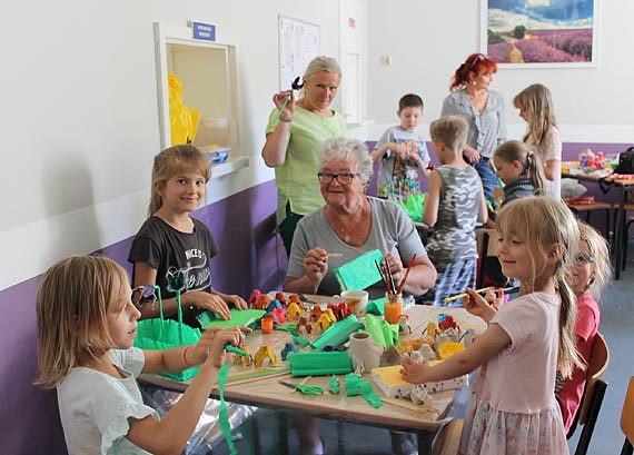 Rodzinne warsztaty plastyczne pt. „Prezent dla Mamy”