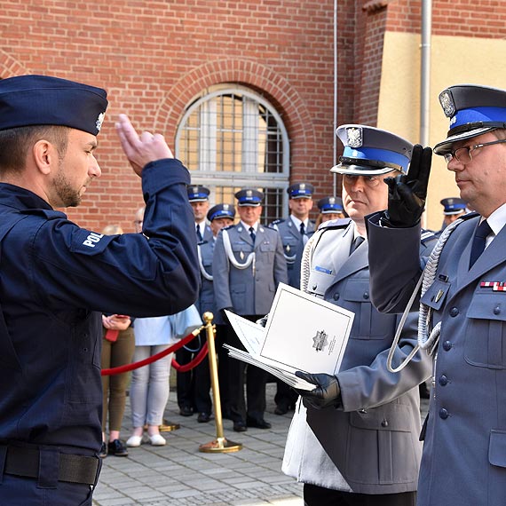 Kolejni nowi policjanci zoyli lubowanie - Moe i Ty chcesz wstpi w nasze szeregi?