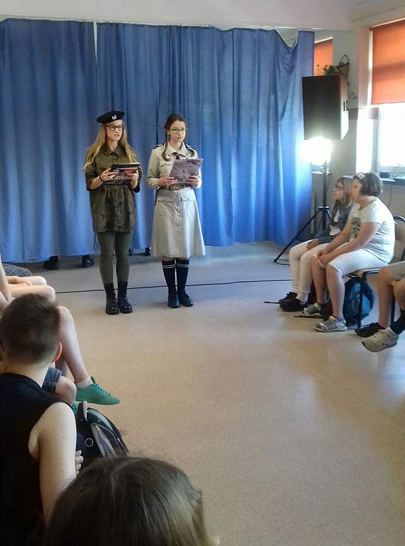 Pokaz mody militarnej i patriotycznej