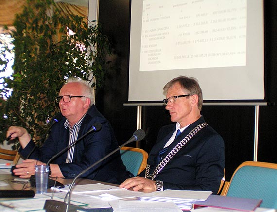 Łzami wzruszenia Leszek Dorosz przyjął wynik głosowania nad absolutorium