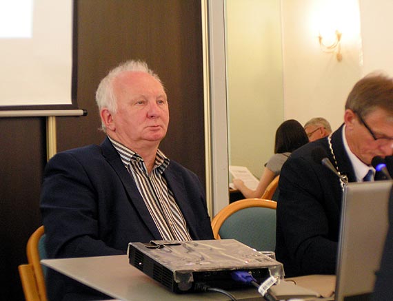 Łzami wzruszenia Leszek Dorosz przyjął wynik głosowania nad absolutorium