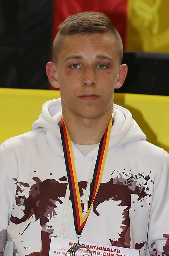 Wychowanek Wikinga Wolin Kordian Skrzyski w kat 65 kg zotym Medalist Mistrzostw Polski Juniorw w Zapasach