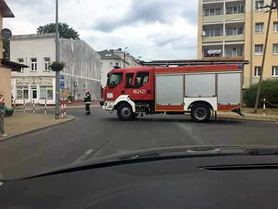 Niefortunny manewr kierującej samochodem uszkodził przyłącze - zaczął ulatniać się gaz