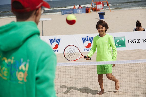 Tenis krluje na Pomorzu Zachodnim.  Akcja Dzieciaki do Rakiet odwiedzia winoujcie, a w kolejn sobot zawita doMidzyzdrojw