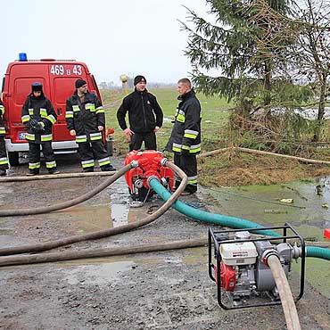 Lokalne podtopienia. Nieprzejezdne drogi