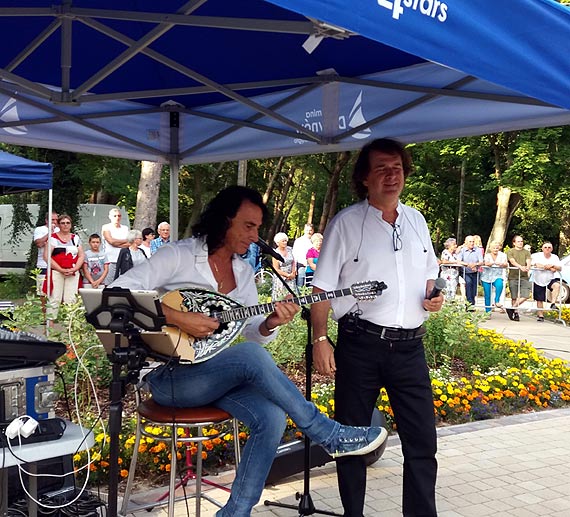 Koncert muzyki greckiej na Skwerze Przyjaźni w Dziwnowie