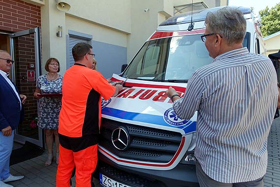 Kamieńskie pogotowie ratunkowe otrzymało nową specjalistyczną karetkę